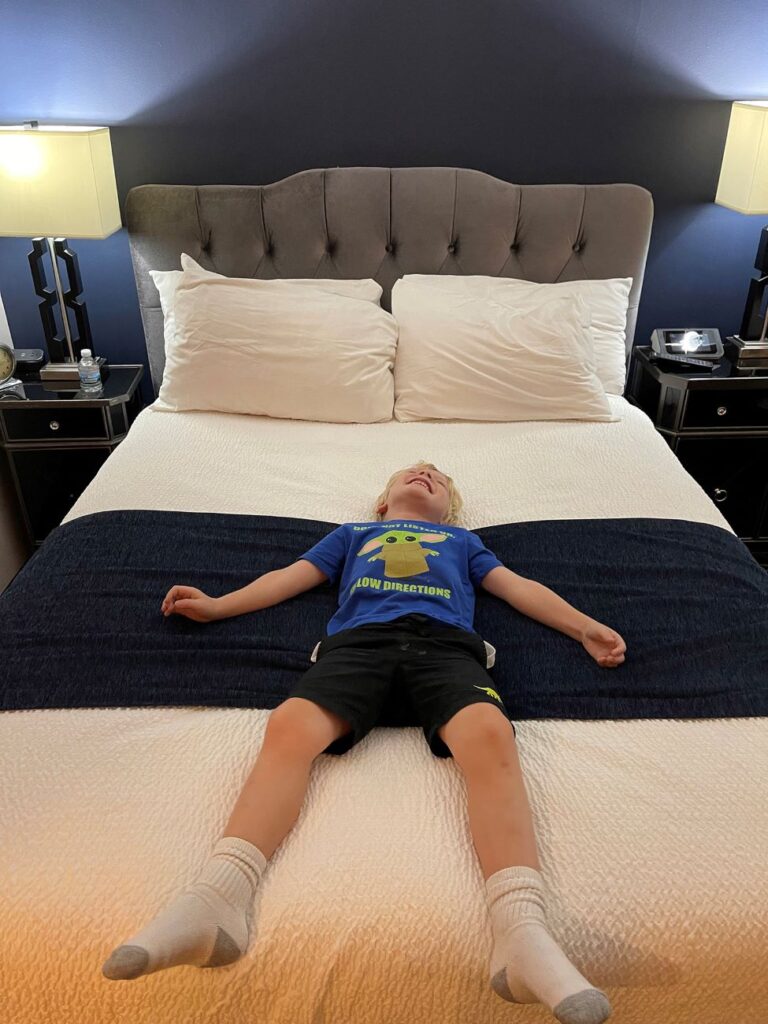 Des Lux Hotel Bed